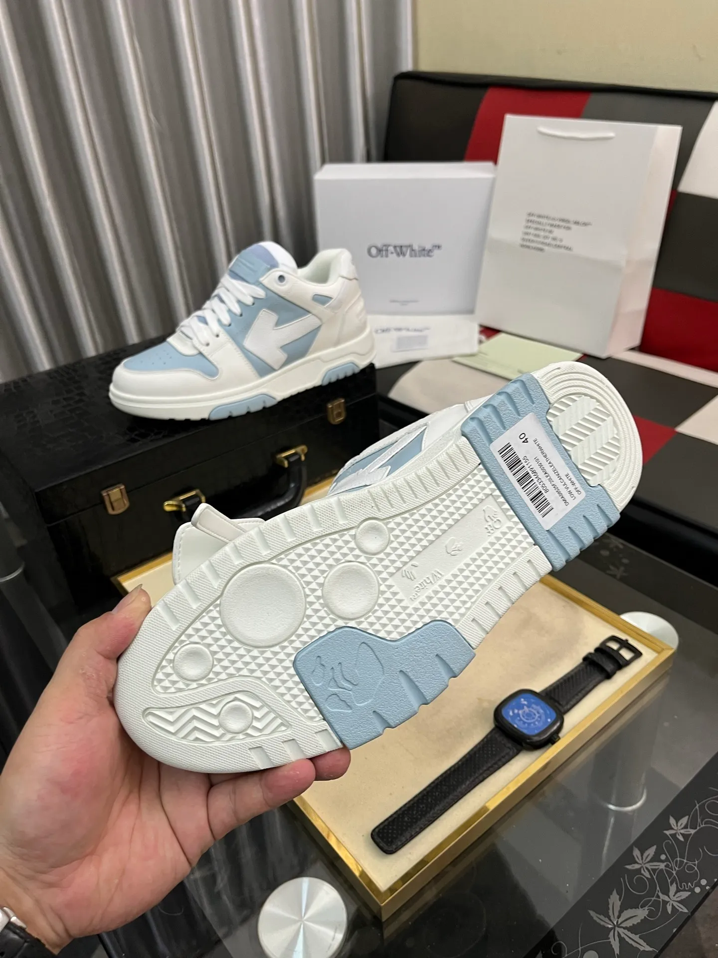 Men's shoes 💰600⌚️⌚️ OFF-White C/O VirGil Abloh fashionable and versatile casual shoes. Exclusive first release of the new model. Made of environmentally friendly cowhide leather and mesh fabric upper material. The insole is embedded with foam cushioning EVA material. The correct midsole is equipped with EVA lightweight cushioning. External tooth nail rubber outsole. The correct accessories can be customized simultaneously. Women's model: 35-40 Men's model: 39-45